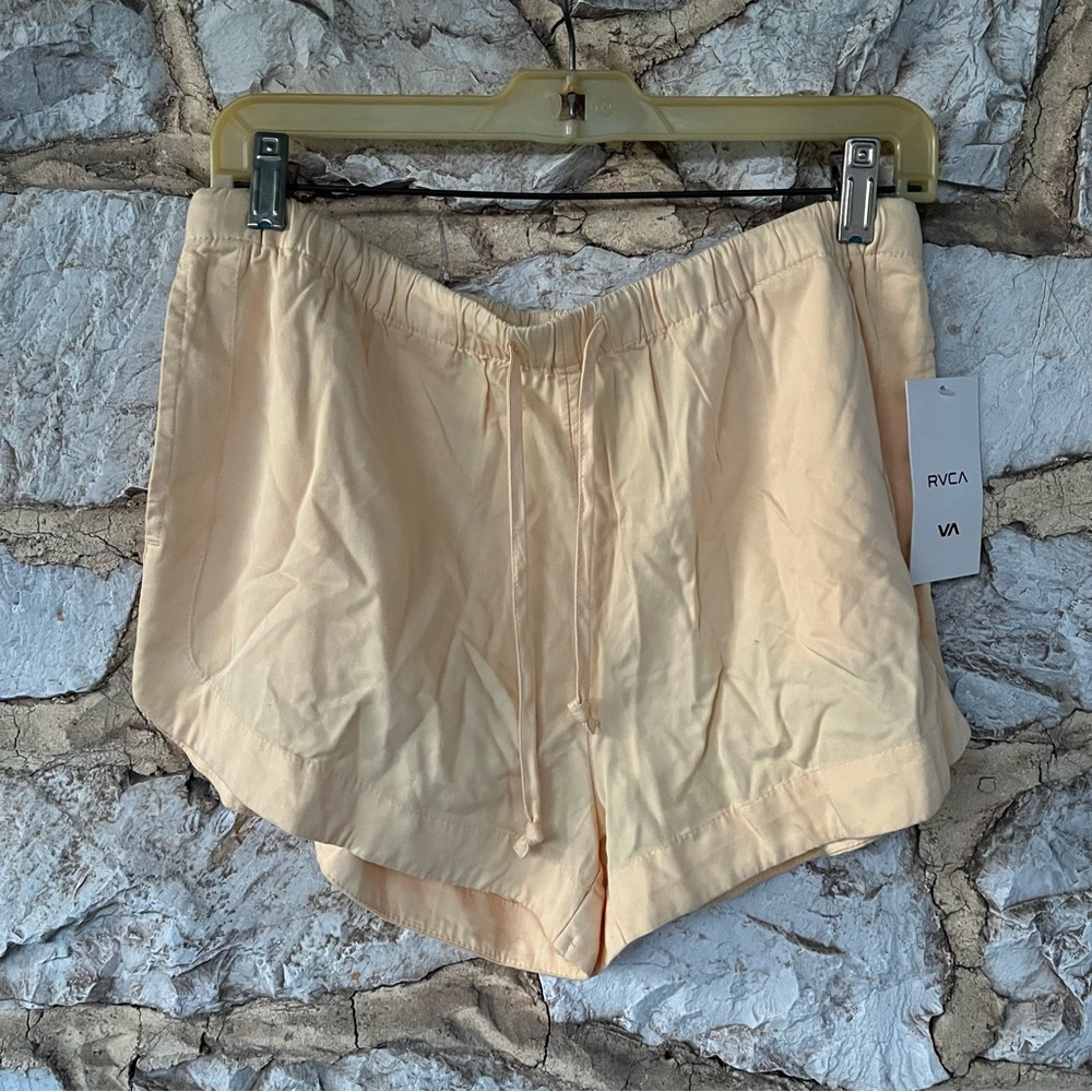 RVCA Women’s Medium Cream Yellow Elastic Waist Shorts Casual Beach Surf NWT
